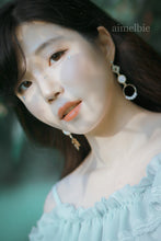 Load image into Gallery viewer, The Ancient White Planet Earrings (Weki Meki Rina, Suyeon Earrings)