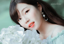 Load image into Gallery viewer, The Ancient White Planet Earrings (Weki Meki Rina, Suyeon Earrings)