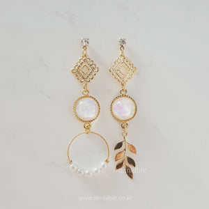 The Ancient White Planet Earrings (Weki Meki Rina, Suyeon Earrings)