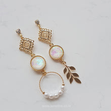 Load image into Gallery viewer, The Ancient White Planet Earrings (Weki Meki Rina, Suyeon Earrings)