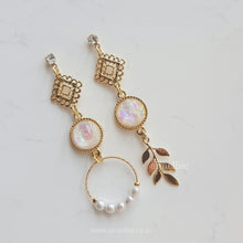 Load image into Gallery viewer, The Ancient White Planet Earrings (Weki Meki Rina, Suyeon Earrings)