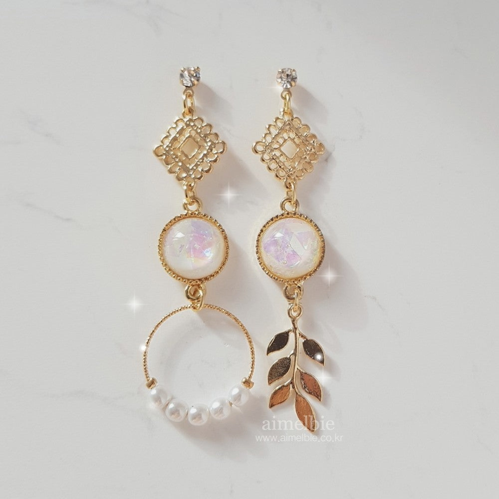 The Ancient White Planet Earrings (Weki Meki Rina, Suyeon Earrings)