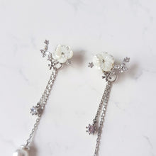 Load image into Gallery viewer, Pure Flower Earrings (SBS Sumin Kim Anchor Earrings)