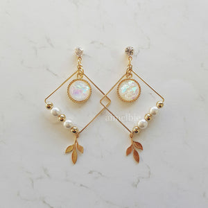 White Dream Catcher Earrings (LOONA Yves, Miss Trot Hongja Earrings)