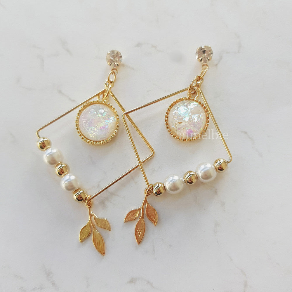 White Dream Catcher Earrings (LOONA Yves, Miss Trot Hongja Earrings)