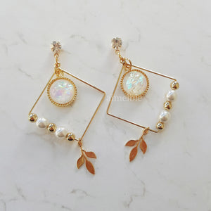 White Dream Catcher Earrings (LOONA Yves, Miss Trot Hongja Earrings)