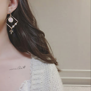 White Dream Catcher Earrings (LOONA Yves, Miss Trot Hongja Earrings)