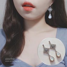 Load image into Gallery viewer, The Ice Chandelier Earrings - Simple