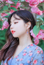 Load image into Gallery viewer, The Spring Elf (Weki Meki Suyeon Earrings)