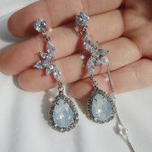 Load image into Gallery viewer, Heavenly Crystal Earrings - White Opal ver.