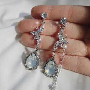 Heavenly Crystal Earrings - White Opal ver.