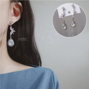 Heavenly Crystal Earrings - White Opal ver.