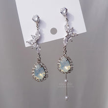 Load image into Gallery viewer, Heavenly Crystal Earrings - White Opal ver.