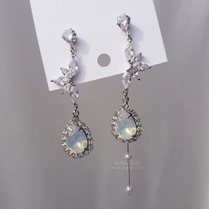 Heavenly Crystal Earrings - White Opal ver.