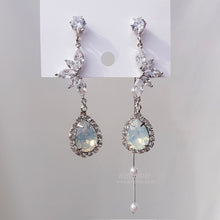 Load image into Gallery viewer, Heavenly Crystal Earrings - White Opal ver.