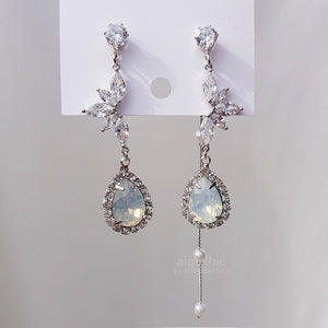 Heavenly Crystal Earrings - White Opal ver.