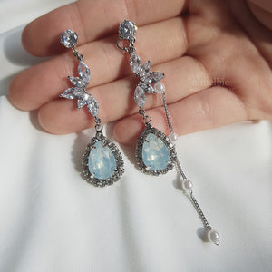 Heavenly Crystal Earrings - White Opal ver.