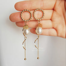 Load image into Gallery viewer, Golden Wave Earrings