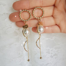 Load image into Gallery viewer, Golden Wave Earrings