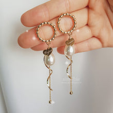 Load image into Gallery viewer, Golden Wave Earrings