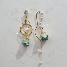 Load image into Gallery viewer, Rustic Mint Flower Earrings