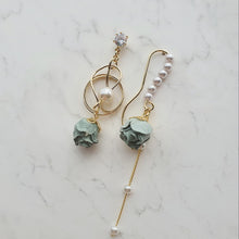 Load image into Gallery viewer, Rustic Mint Flower Earrings