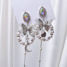 Load image into Gallery viewer, Queen Butterfly Earrings