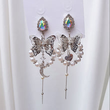 Load image into Gallery viewer, Queen Butterfly Earrings