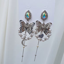 Load image into Gallery viewer, Queen Butterfly Earrings