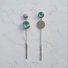 Load image into Gallery viewer, Modern Crystal Earrings - Silky Sage Color. (Gfriend Yerin Earrings)
