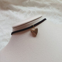 Load image into Gallery viewer, Vintage Heart Locket Choker (&#39;Nevertheless Hyeji Yang, IVE Yujin, Rocketpunch Dahyun choker)