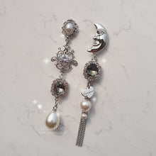 Load image into Gallery viewer, [X:IN Nova, STAYC J, Everglow Sihyeon Earrings] Magical Moon Earrings