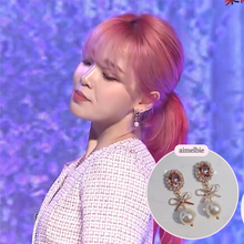 Load image into Gallery viewer, Lovely Peachpink Earrings (Oh My Girl Seunghee Earrings)