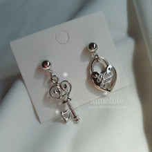Load image into Gallery viewer, Silver Heart Key Earrings (STAYC Seeun, Sieun, Dreamcatcher Gahyun Earrings)
