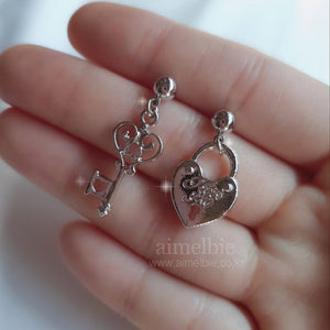 Silver Heart Key Earrings (STAYC Seeun, Sieun, Dreamcatcher Gahyun Earrings)
