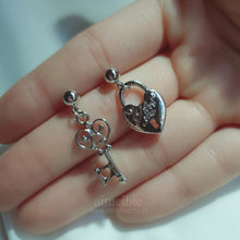 Load image into Gallery viewer, Silver Heart Key Earrings (STAYC Seeun, Sieun, Dreamcatcher Gahyun Earrings)