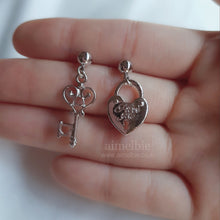 Load image into Gallery viewer, Silver Heart Key Earrings (STAYC Seeun, Sieun, Dreamcatcher Gahyun Earrings)