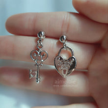Load image into Gallery viewer, Silver Heart Key Earrings (STAYC Seeun, Sieun, Dreamcatcher Gahyun Earrings)