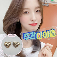 Load image into Gallery viewer, Gold Laced Hearts Earrings (G-idle Miyeon, IVE Yujin, Oh My Girl Seunghee, Arin, Hyojung Earrings)