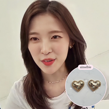 Load image into Gallery viewer, Gold Laced Hearts Earrings (G-idle Miyeon, IVE Yujin, Oh My Girl Seunghee, Arin, Hyojung Earrings)