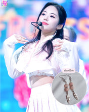 Load image into Gallery viewer, Rosy Feather Earrings (fromis_9 Jiwon, LOONA Olivia Hye Earrings)