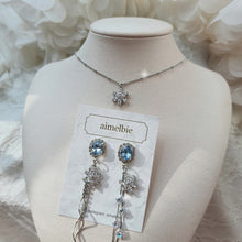 Load image into Gallery viewer, Diamond Petals Semi-Choker Necklace - Silver