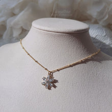 Load image into Gallery viewer, Diamond Petals Semi-Choker Necklace - Gold