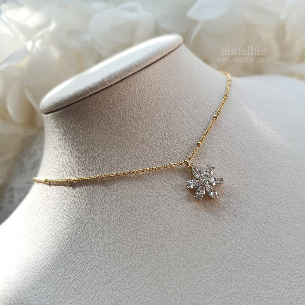 Diamond Petals Semi-Choker Necklace - Gold