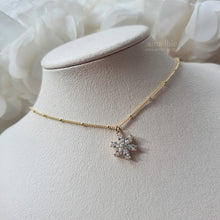 Load image into Gallery viewer, Diamond Petals Semi-Choker Necklace - Gold