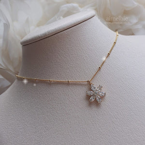 Diamond Petals Semi-Choker Necklace - Gold