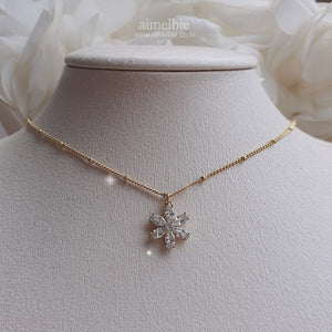 Diamond Petals Semi-Choker Necklace - Gold