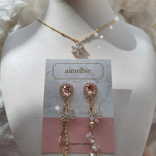 Load image into Gallery viewer, Diamond Petals Semi-Choker Necklace - Gold