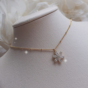 Diamond Petals Semi-Choker Necklace - Gold