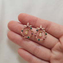 Load image into Gallery viewer, Christmas Wreath Earrings